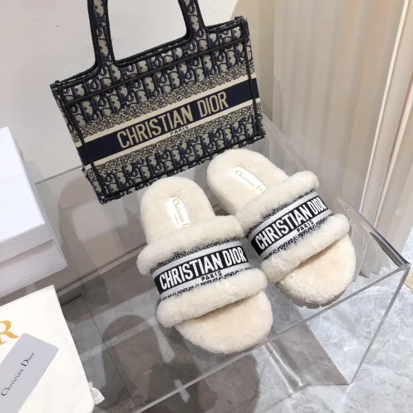 ディオール靴 DIOR 2024新作 ジャカード刺繍サンダル