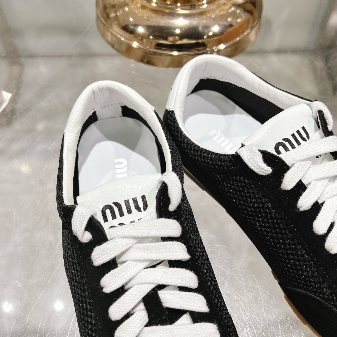 ミュウミュウ靴 Miu Miu 2024新作 継ぎ合わせた白い靴