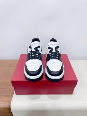 ヴァレンティノ靴 VALENTINO 2024新作 カップルスタイルのカジュアルスポーツシューズ