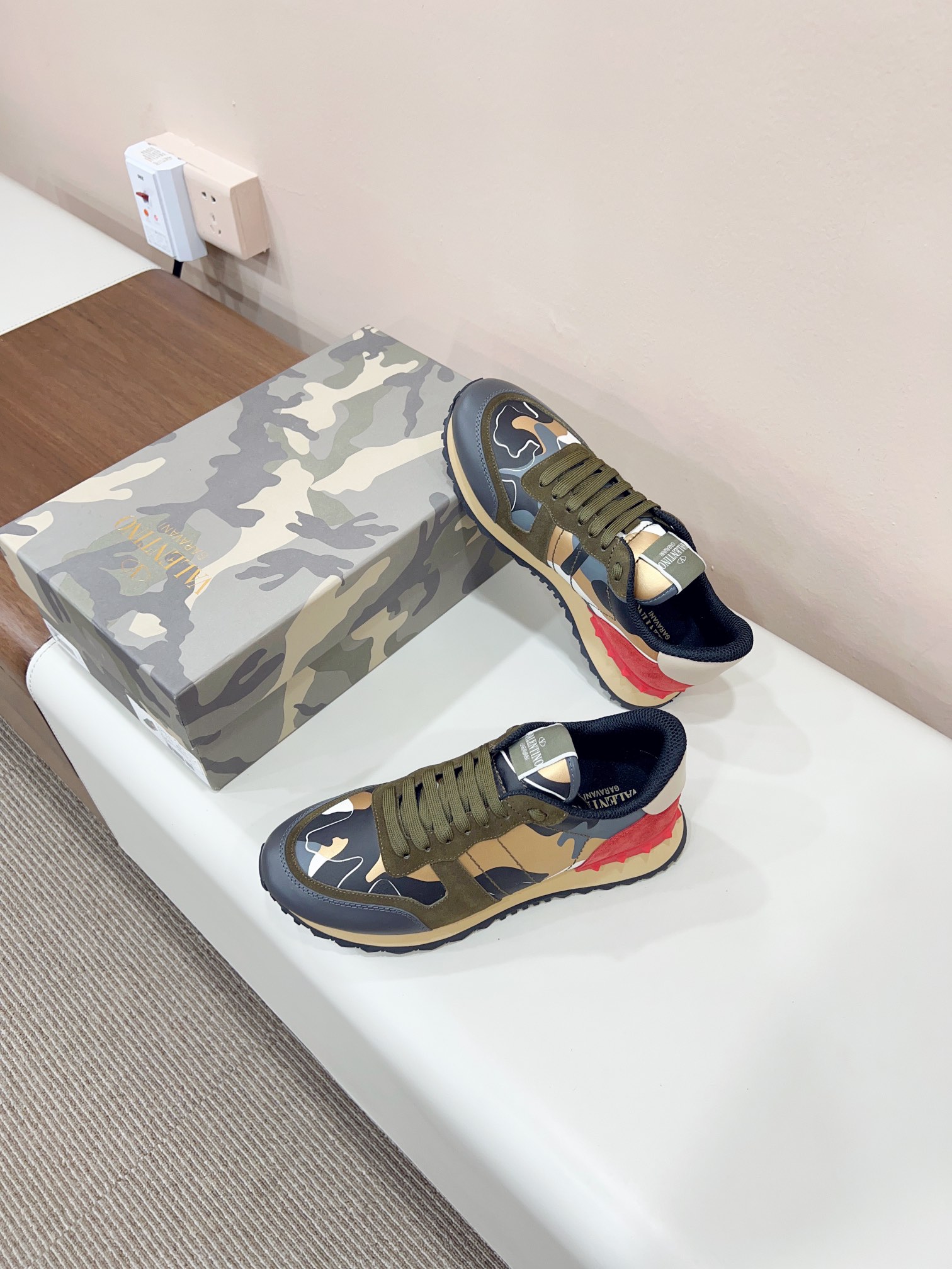 ヴァレンティノ靴 VALENTINO 2024新作 カジュアルメンズスポーツシューズ