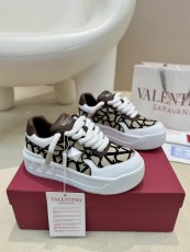 ヴァレンティノ靴 VALENTINO 2024新作 スポーツシューズとカジュアルシューズ