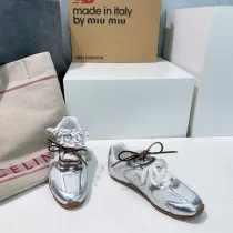 ミュウミュウ靴 Miu Miu 2024新作 スポーツシューズとカジュアルシューズ