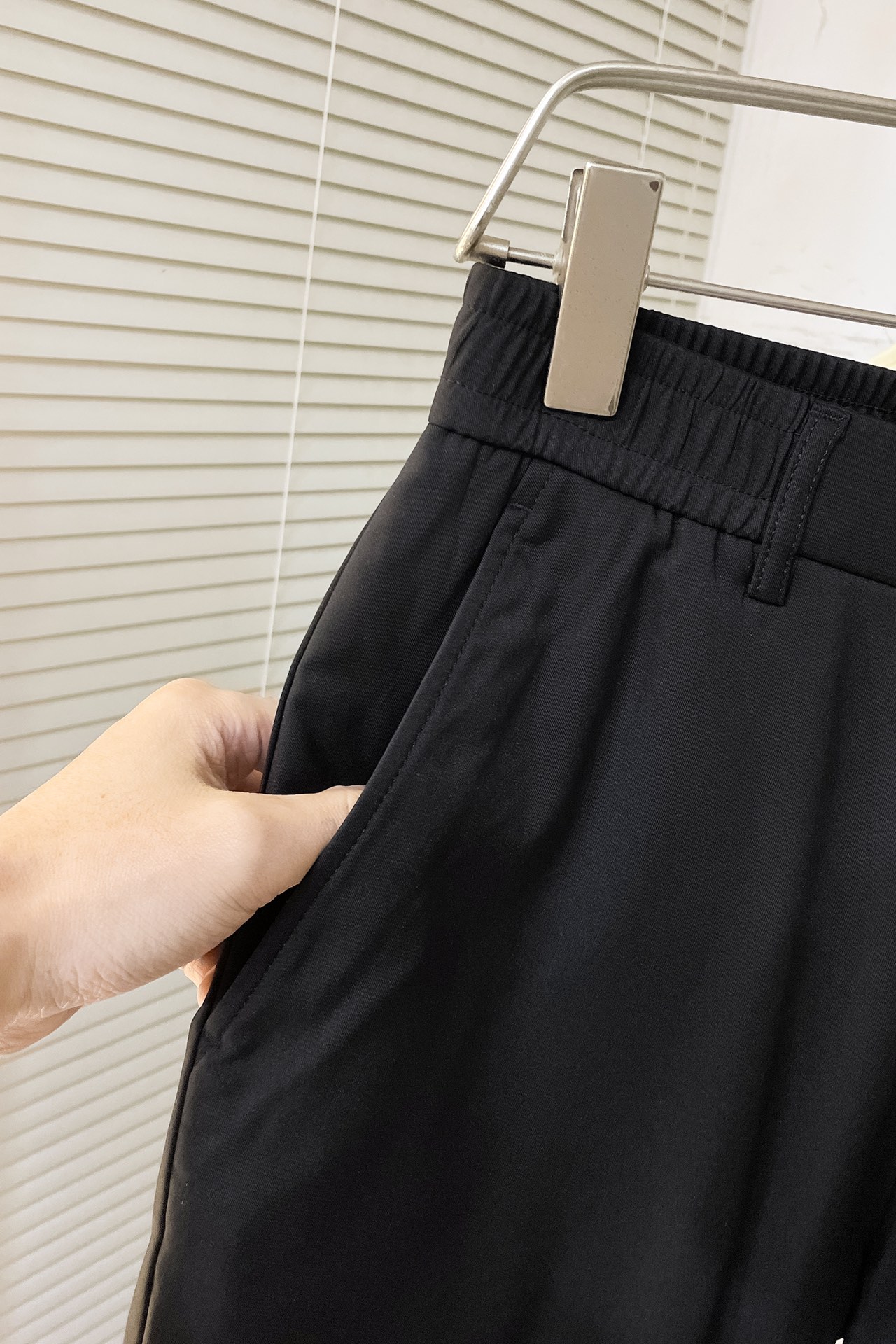 プラダ服 PRADA 2025新作 ダウンパンツ
