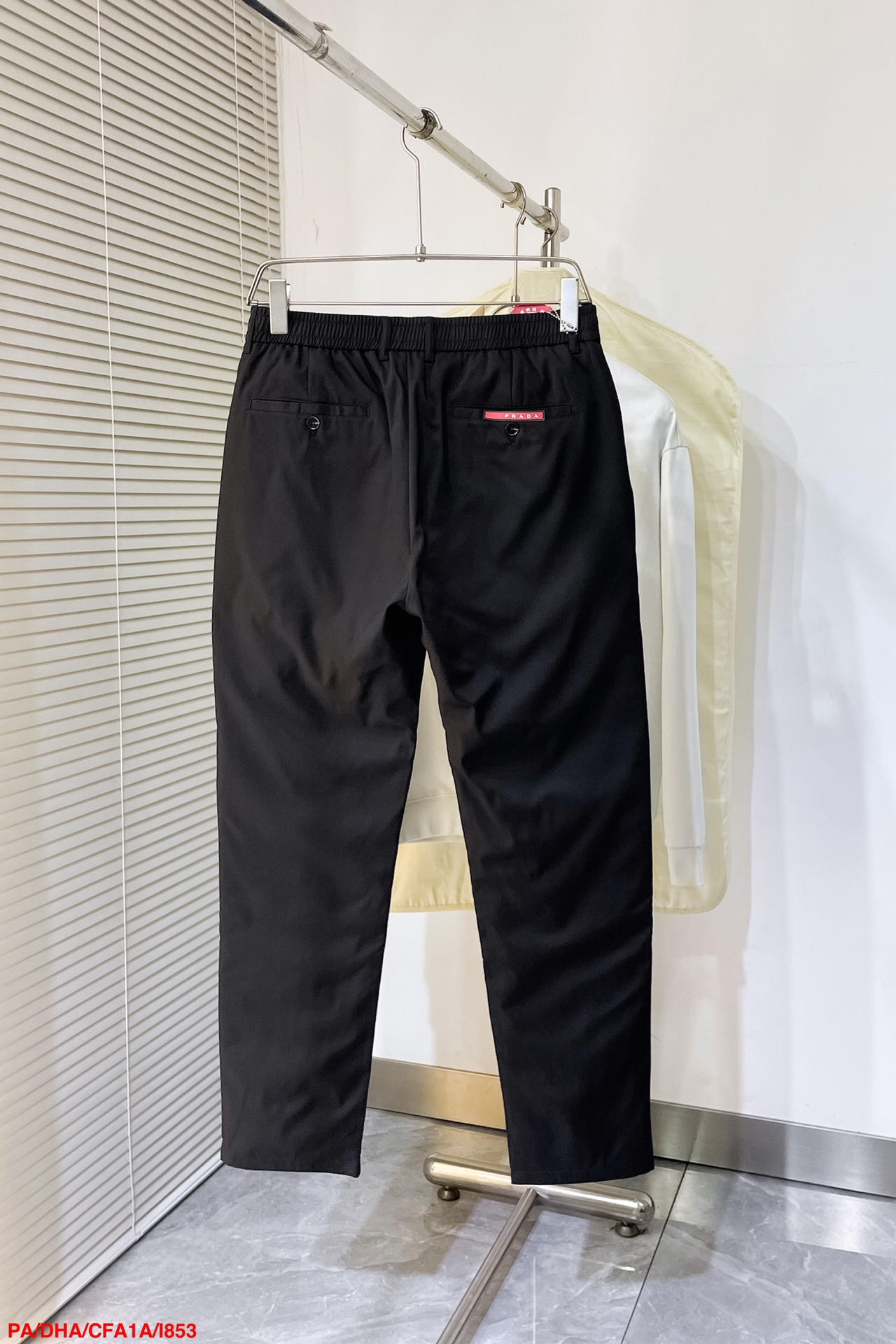 プラダ服 PRADA 2025新作 ダウンパンツ