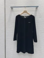 ミュウミュウ服 Miu Miu 2025新作 ベルベットスーツ