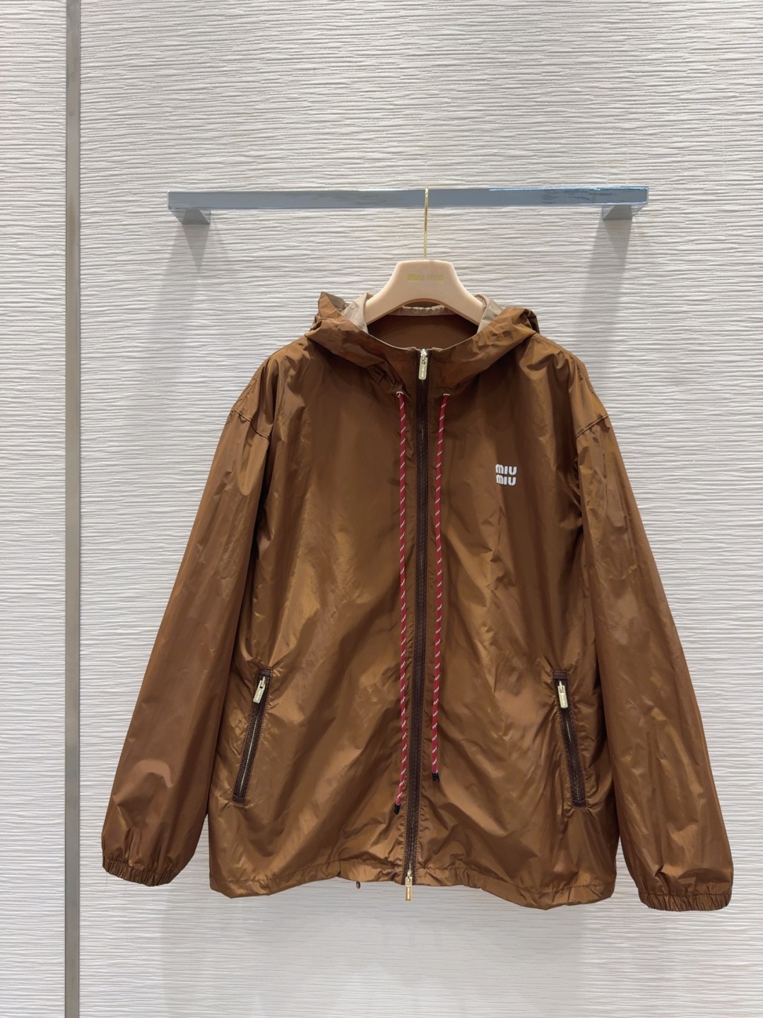 ミュウミュウ服 Miu Miu 2025新作 日焼け防止長袖ウィンドブレーカー