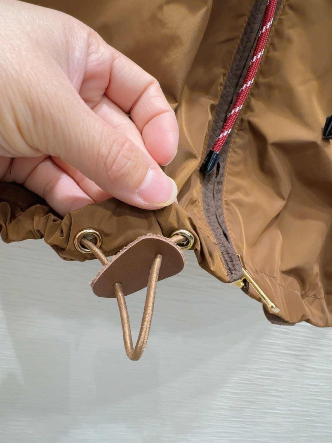 ミュウミュウ服 Miu Miu 2025新作 日焼け防止長袖ウィンドブレーカー