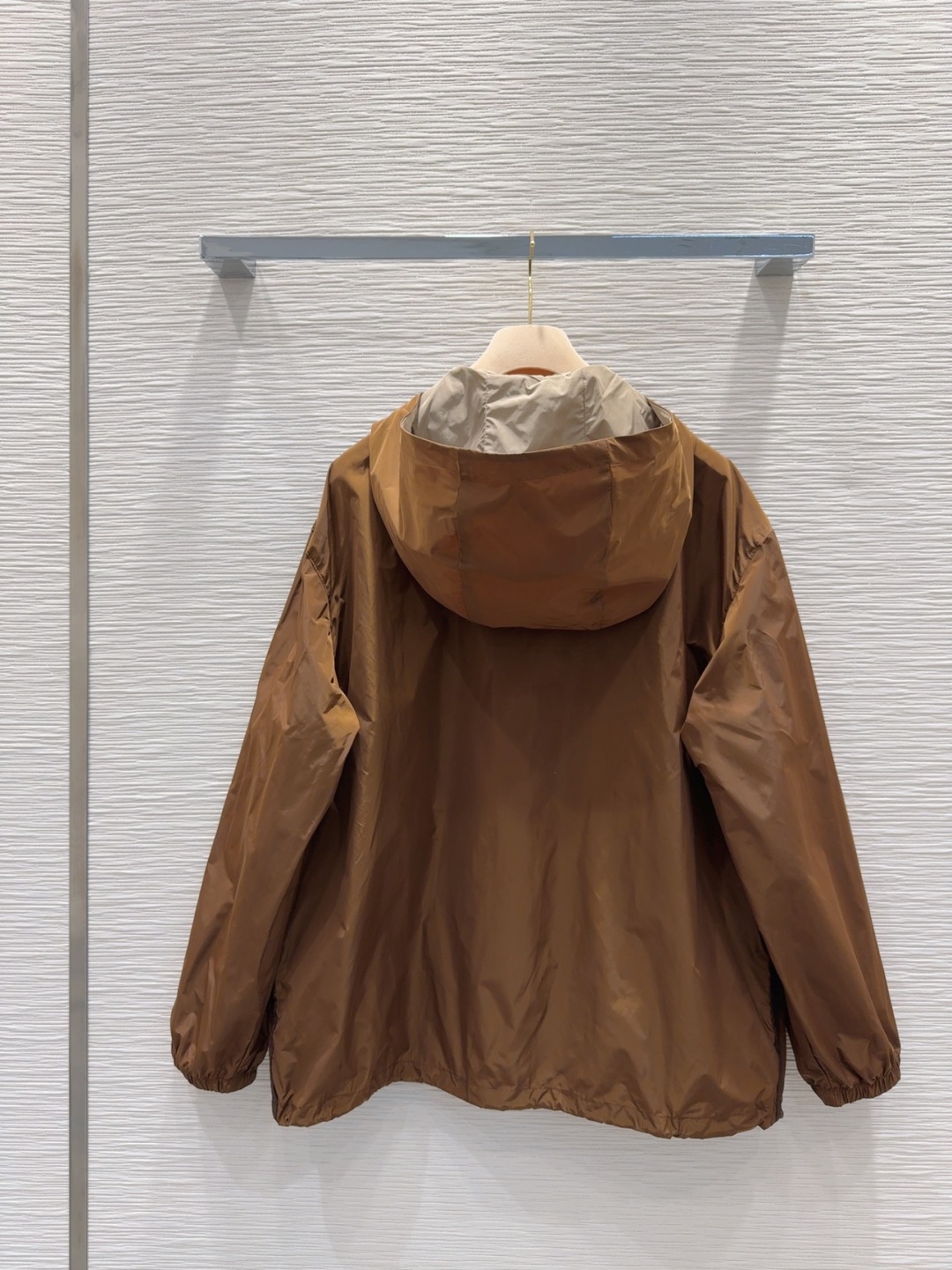 ミュウミュウ服 Miu Miu 2025新作 日焼け防止長袖ウィンドブレーカー
