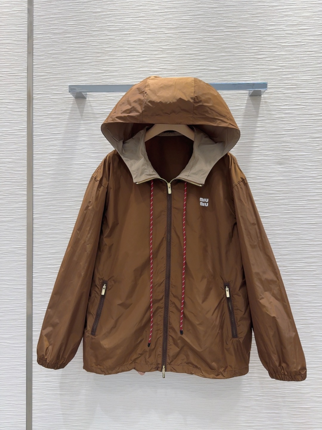ミュウミュウ服 Miu Miu 2025新作 日焼け防止長袖ウィンドブレーカー