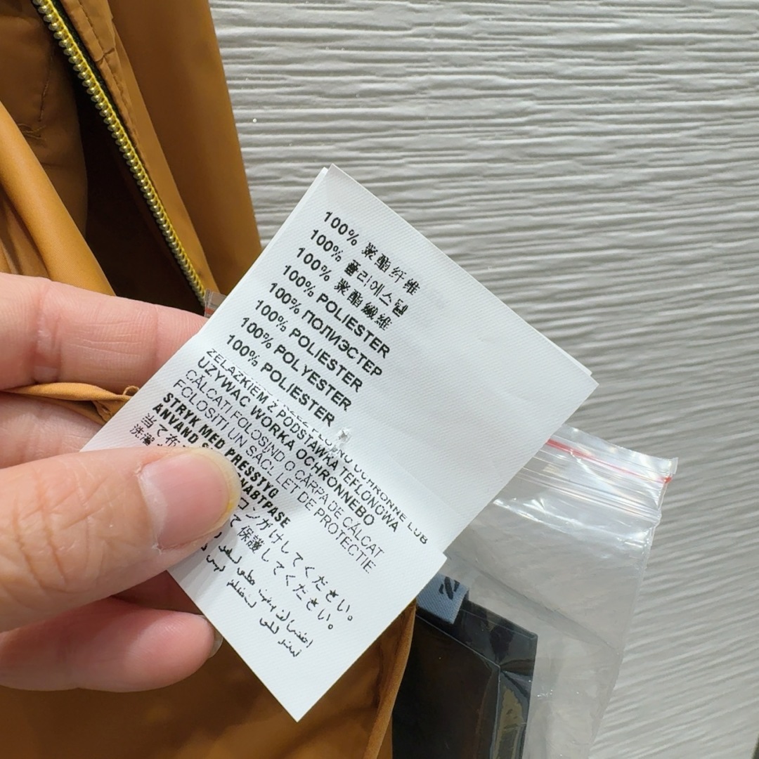 プラダ服 PRADA 2025新作 ウィンドブレーカー日焼け止め衣類