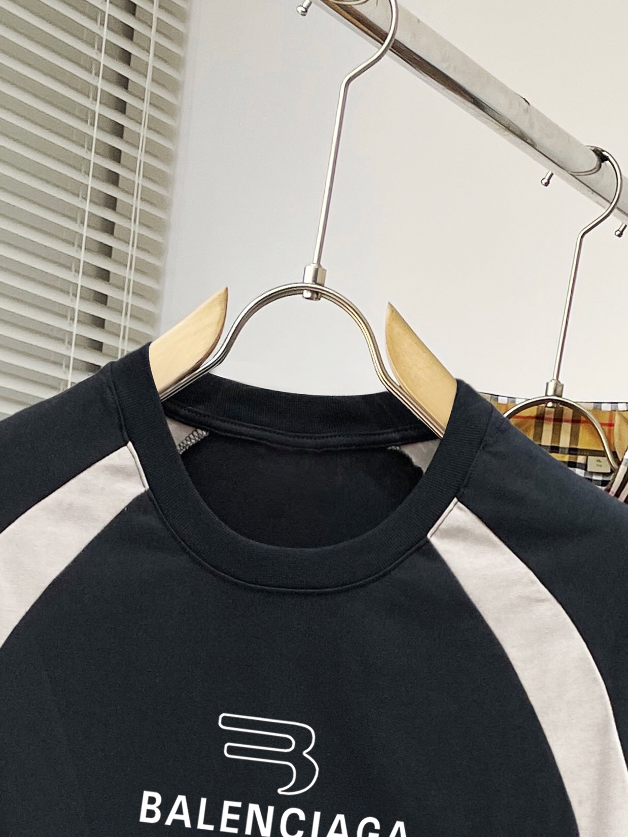 バレンシアガ服 BALENCIAGA 2025新作 半袖Tシャツ