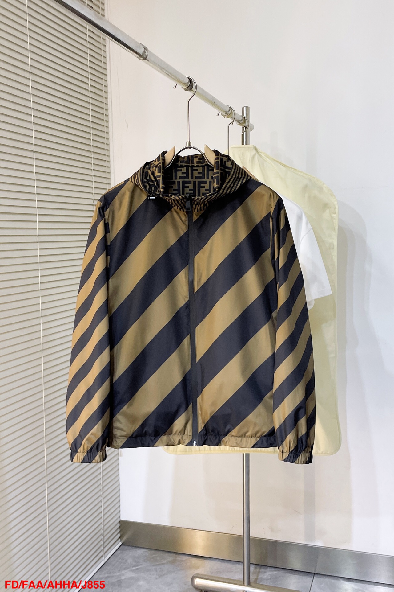 フェンディ服 FENDI 2025新作 フード付きジャケット