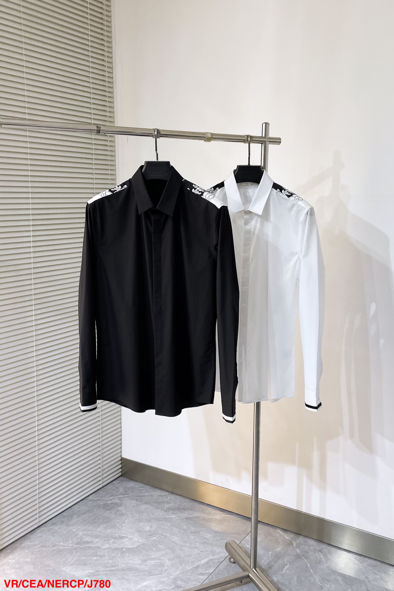 ヴェルサーチ服 Versace 2025新作 長袖シャツ