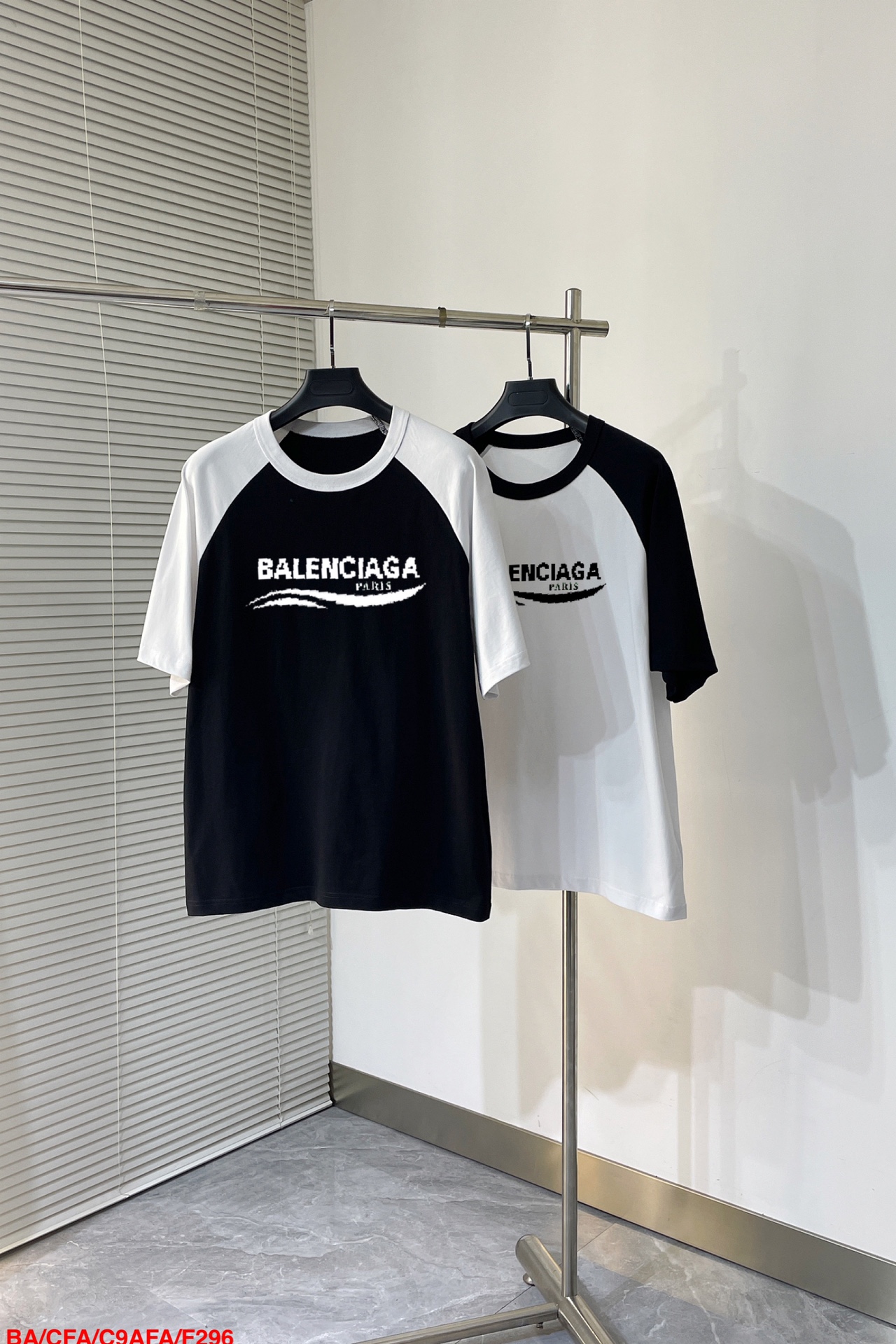 バレンシアガ服 BALENCIAGA 2025新作 半袖Tシャツ