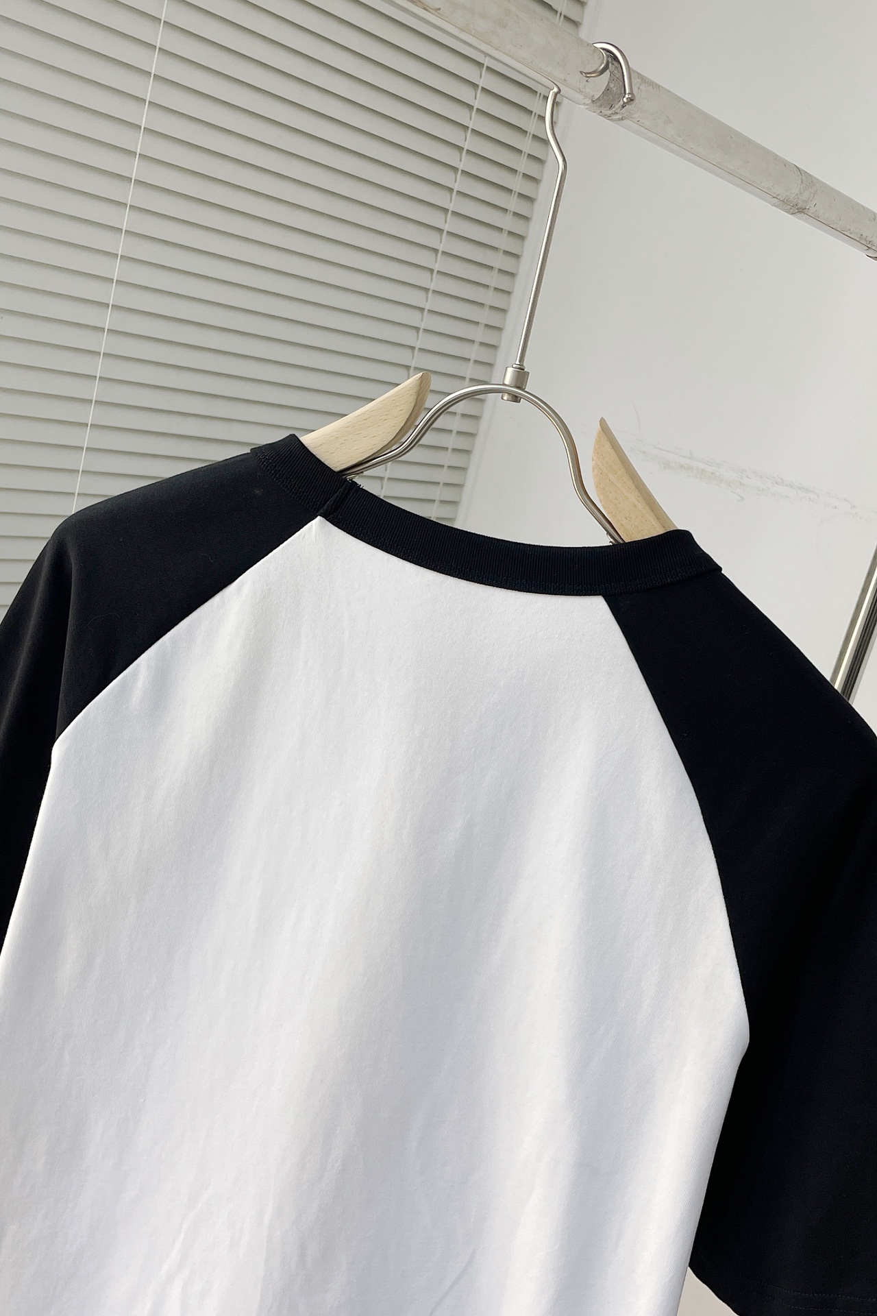 バレンシアガ服 BALENCIAGA 2025新作 半袖Tシャツ