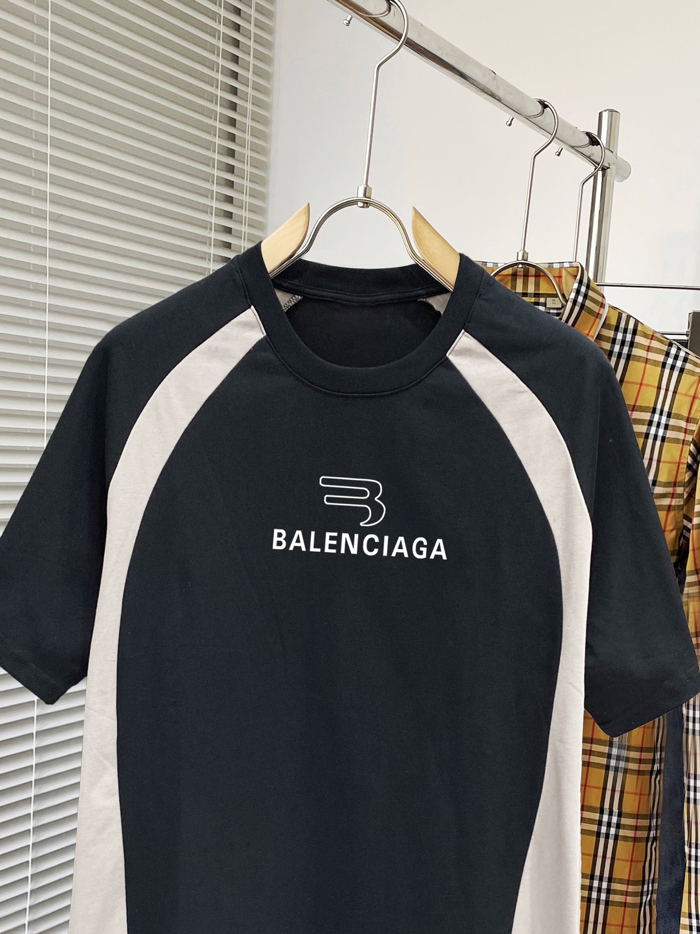 バレンシアガ服 BALENCIAGA 2025新作 半袖Tシャツ