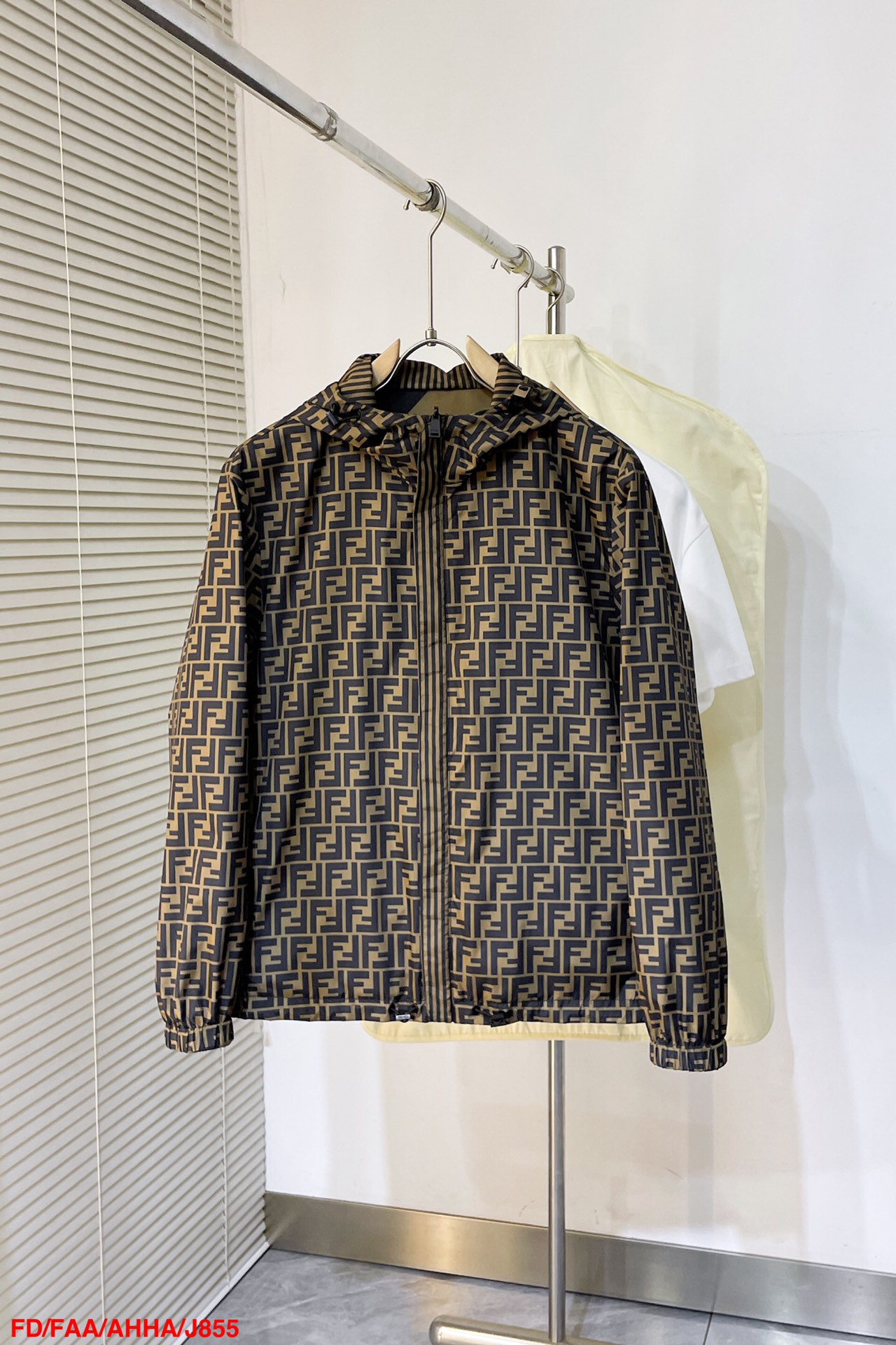 フェンディ服 FENDI 2025新作 フード付きジャケット