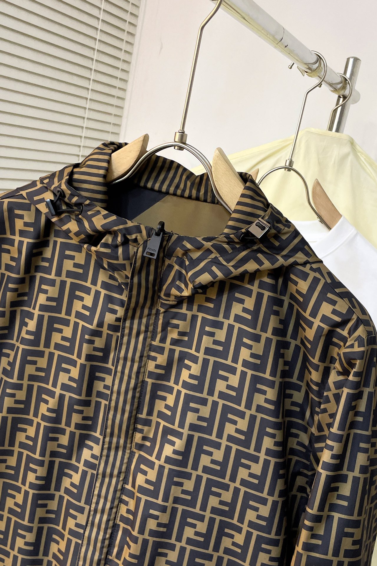 フェンディ服 FENDI 2025新作 フード付きジャケット
