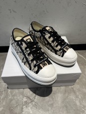 ディオール靴 DIOR 2025新作 刺繍入りミッドトップカジュアルシューズ