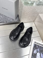 バレンシアガ靴 BALENCIAGA 2025新作 つま先が大きな革靴