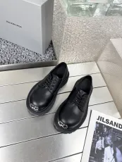 バレンシアガ靴 BALENCIAGA 2025新作 つま先が大きな革靴