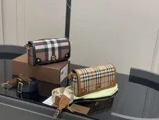 バーバリーバッグ BURBERRY 2025新作 キャンバスメッセンジャーバッグ