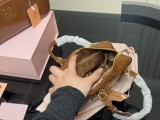 ミュウミュウバッグ Miu Miu 2025新作 ブリーフケース