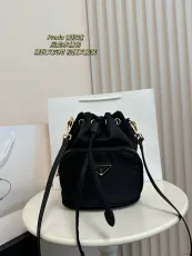 プラダバッグ PRADA 2025新作 ナイロンバケットバッグ