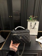 シャネルバッグ CHANEL 2025新作 ボックスバッグ