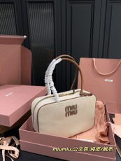 ミュウミュウバッグ Miu Miu 2025新作 キャンバスブリーフケース