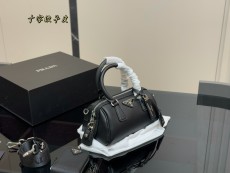 プラダバッグ PRADA 2025新作 ボストンバッグ