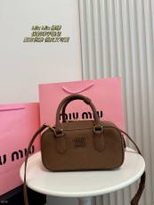 ミュウミュウバッグ Miu Miu 2025新作 ボウリングトートバッグ
