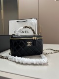 シャネルバッグ CHANEL 2025新作 化粧ポーチ