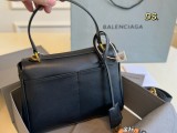 バレンシアガバッグ BALENCIAGA 2025新作 フラップクロスボディバッグ