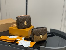 ルイヴィトンバッグ LOUIS VUITTON 2025新作 メッセンジャーバックパック