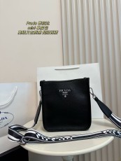プラダバッグ PRADA 2025新作 ショルダーバッグ