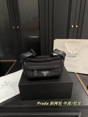 プラダバッグ PRADA 2025新作 ナイロンメッセンジャーバッグ