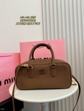 ミュウミュウバッグ Miu Miu 2025新作 ボウリングトートバッグ