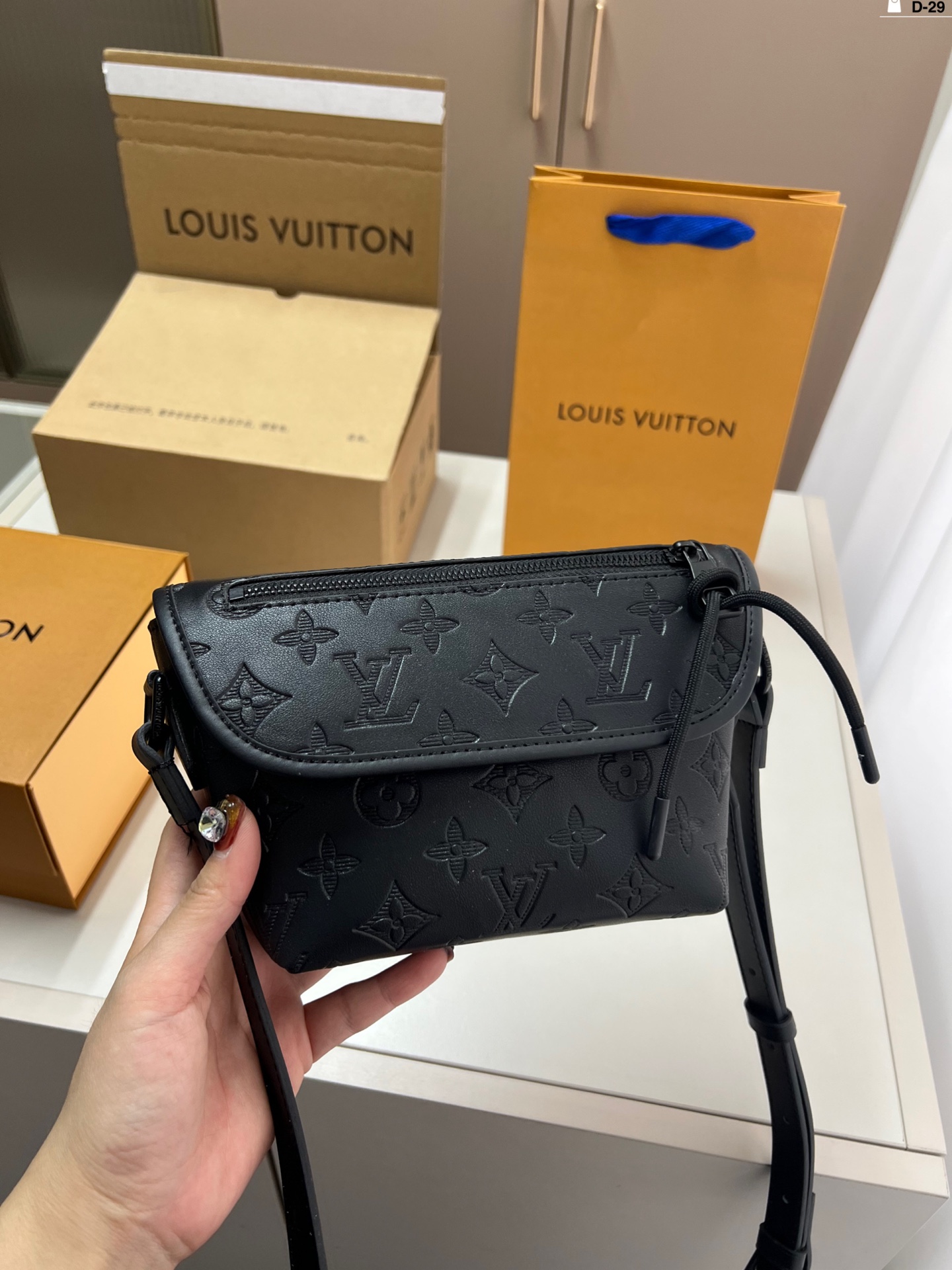 ルイヴィトンバッグ LOUIS VUITTON 2025新作 メッセンジャーバッグ