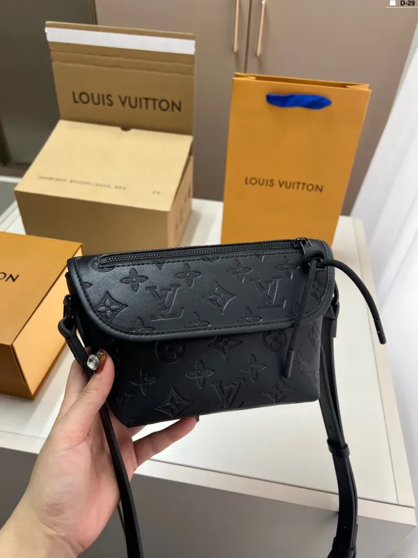 ルイヴィトンバッグ LOUIS VUITTON 2025新作 メッセンジャーバッグ