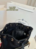 プラダバッグ PRADA 2025新作 ナイロンバケットバッグ