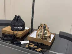 バーバリーバッグ BURBERRY 2025新作 バケットバッグ