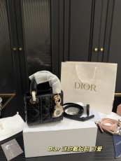 ディオールバッグ DIOR 2025新作 ミニプリンセスダイアナバッグ