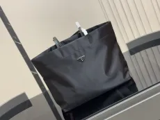 プラダバッグ PRADA 2025新作 クラシックショッピングバッグ