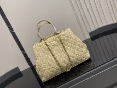 シャネルバッグ CHANEL 2025新作 ショッピングバッグ