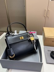 バレンシアガバッグ BALENCIAGA 2025新作 トートフラップクロスボディバッグ