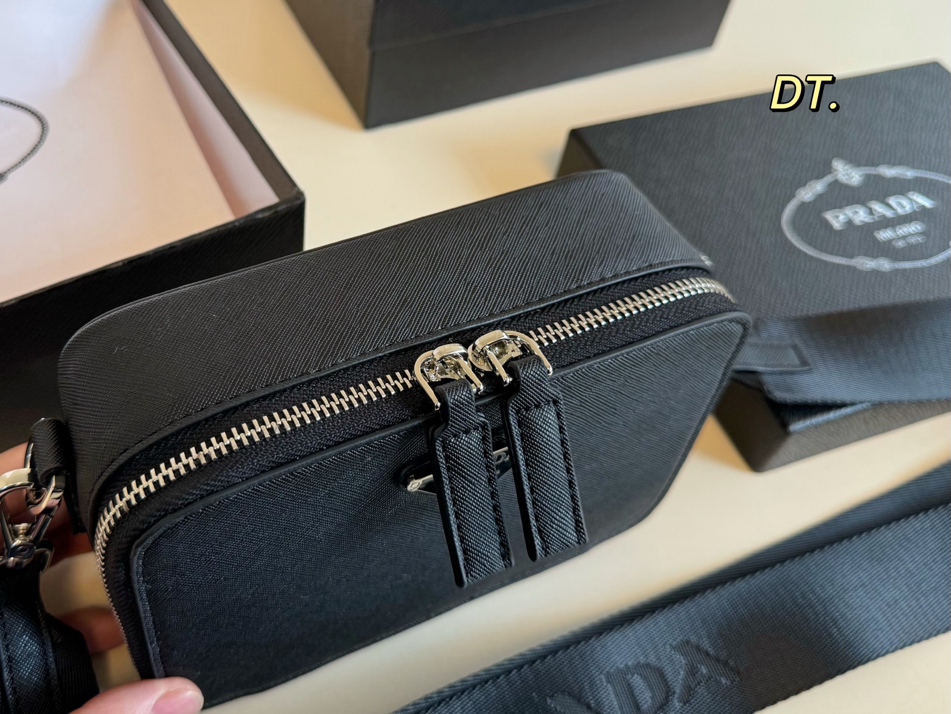 プラダバッグ PRADA 2025新作 カメラバッグ
