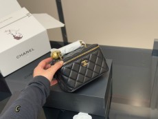 シャネルバッグ CHANEL 2025新作 化粧ポーチ