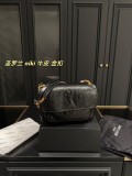 サンローランバッグ Yves Saint Laurent 2025新作 さまようバッグ