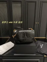 サンローランバッグ Yves Saint Laurent 2025新作 さまようバッグ